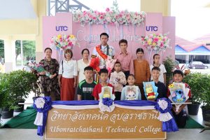 ภาพบรรยากาศการถ่ายภาพหมู่ ร่วมแสดงความยินดีกับบัณฑิต